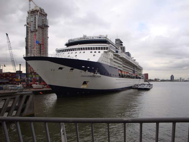 >Cruiseschip ms Celebrity Constellation aan de Cruise Terminal Rotterdam